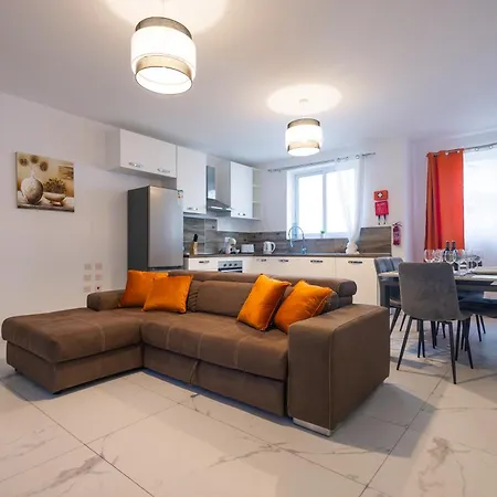 Διαμέρισμα Spacious Modern 3-bedroom In Sliema, 2-min Walk To Seafront & Ferry Gzira