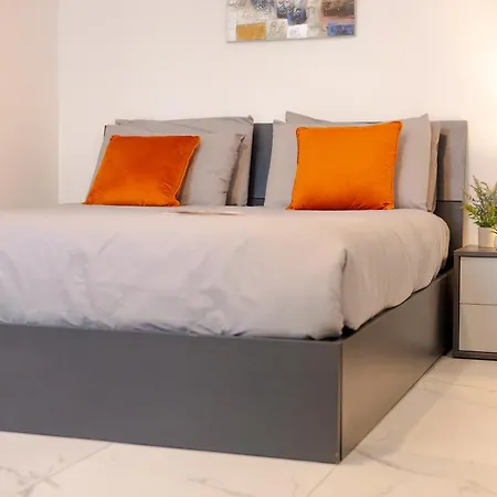Spacious Modern 3-bedroom In Sliema, 2-min Walk To Seafront & Ferry Διαμέρισμα