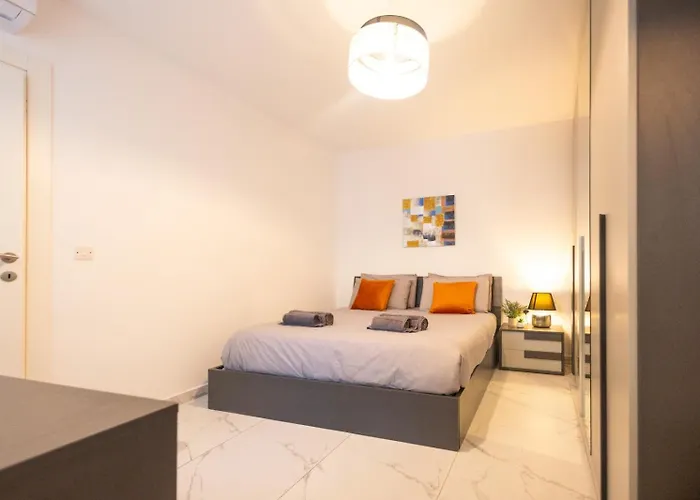 Apartment Spacious Modern 3-bedroom In Sliema, 2-min Walk To Seafront & Ferry Gzira