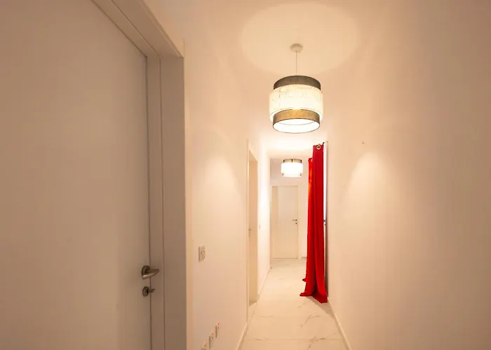 Spacious Modern 3-bedroom In Sliema, 2-min Walk To Seafront & Ferry Apartment *