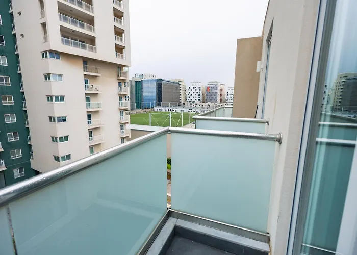 Apartment Spacious Modern 3-bedroom In Sliema, 2-min Walk To Seafront & Ferry *