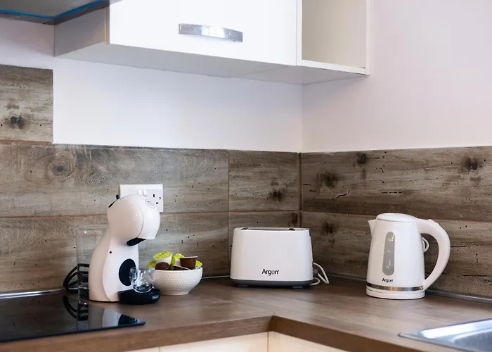 Spacious Modern 3-bedroom In Sliema, 2-min Walk To Seafront & Ferry Apartment *