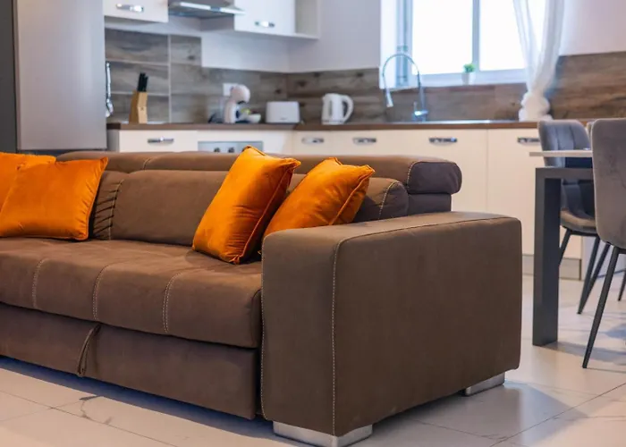 Apartment Spacious Modern 3-bedroom In Sliema, 2-min Walk To Seafront & Ferry *