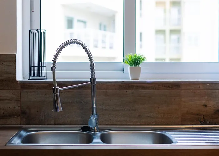 Spacious Modern 3-bedroom In Sliema, 2-min Walk To Seafront & Ferry Apartment