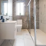 Spacious Modern 3-bedroom In Sliema, 2-min Walk To Seafront & Ferry شقة *