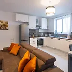 Spacious Modern 3-bedroom In Sliema, 2-min Walk To Seafront & Ferry * Gzira
