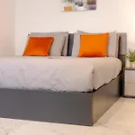 Spacious Modern 3-bedroom In Sliema, 2-min Walk To Seafront & Ferry شقة