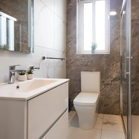 Spacious Modern 3-bedroom In Sliema, 2-min Walk To Seafront & Ferry * Gzira