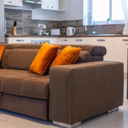 Spacious Modern 3-bedroom In Sliema, 2-min Walk To Seafront & Ferry *