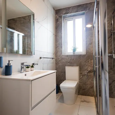 Spacious Modern 3-bedroom In Sliema, 2-min Walk To Seafront & Ferry * Gzira