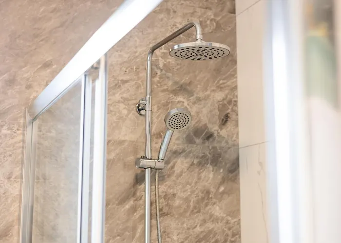 Spacious Modern 3-bedroom In Sliema, 2-min Walk To Seafront & Ferry Appartement