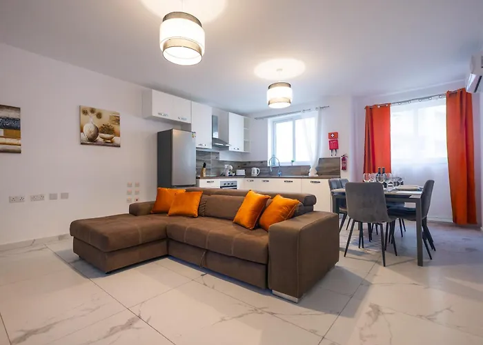 Appartement Spacious Modern 3-bedroom In Sliema, 2-min Walk To Seafront & Ferry Gzira