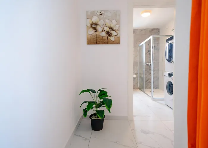 Appartement Spacious Modern 3-bedroom In Sliema, 2-min Walk To Seafront & Ferry