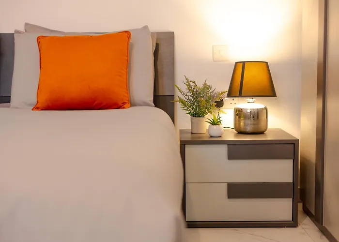 Appartement Spacious Modern 3-bedroom In Sliema, 2-min Walk To Seafront & Ferry Gzira